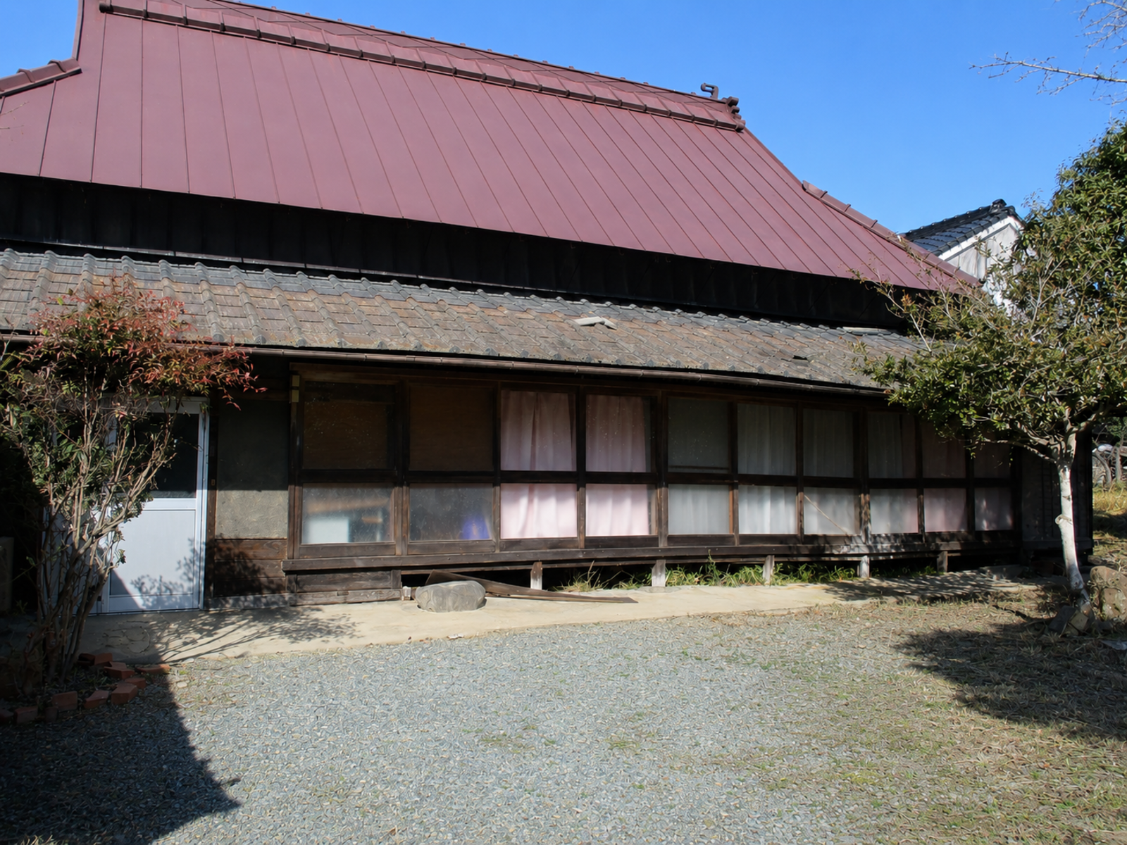 1960s wood house on a large plot in Hyogo