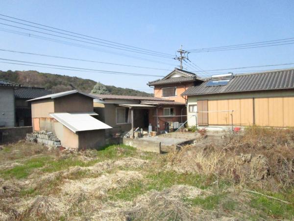 Wood house with storehouses in Oita