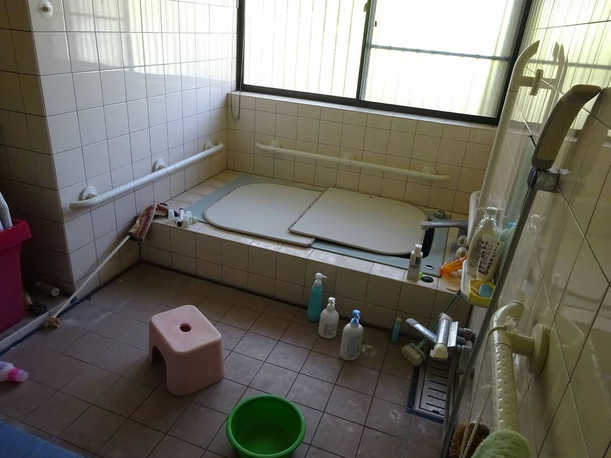 1990s wood house on a large plot in Hiroshima