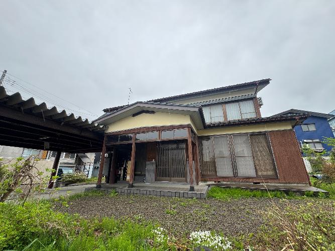 1960s wood house, 19-min walk to station, Tokamachi, Niigata