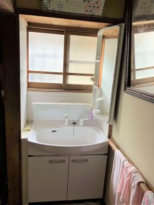 1960s wood house, 1-min walk to station, Shimane