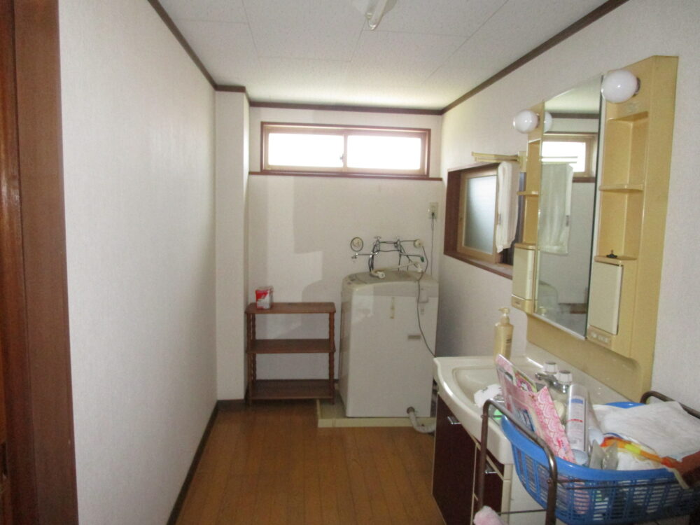1970s house on a large plot in Iwate