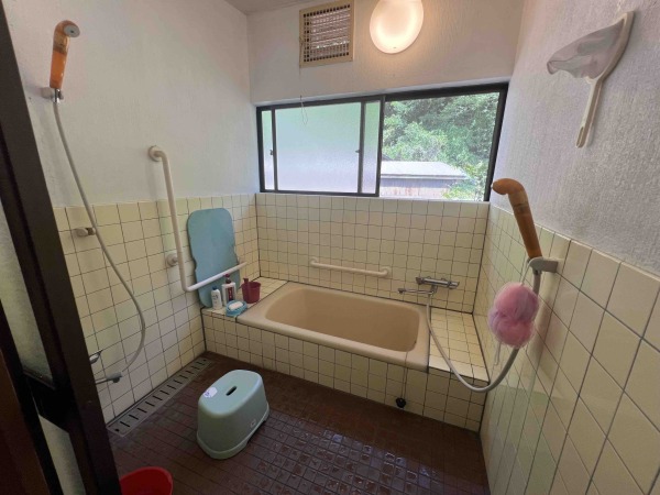 1970s wood house on a large plot in Tottori