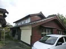 1970s wood house on a large plot in Niigata