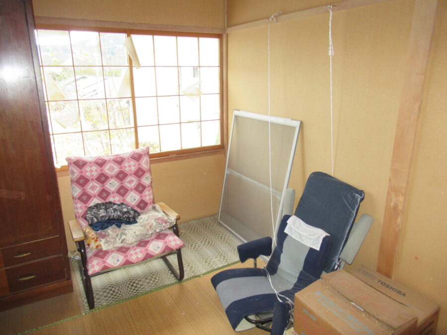 1970s wood house, 8-min walk to station, Aomori