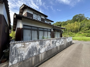 1980s wood house, 19-min walk to station, Shimane