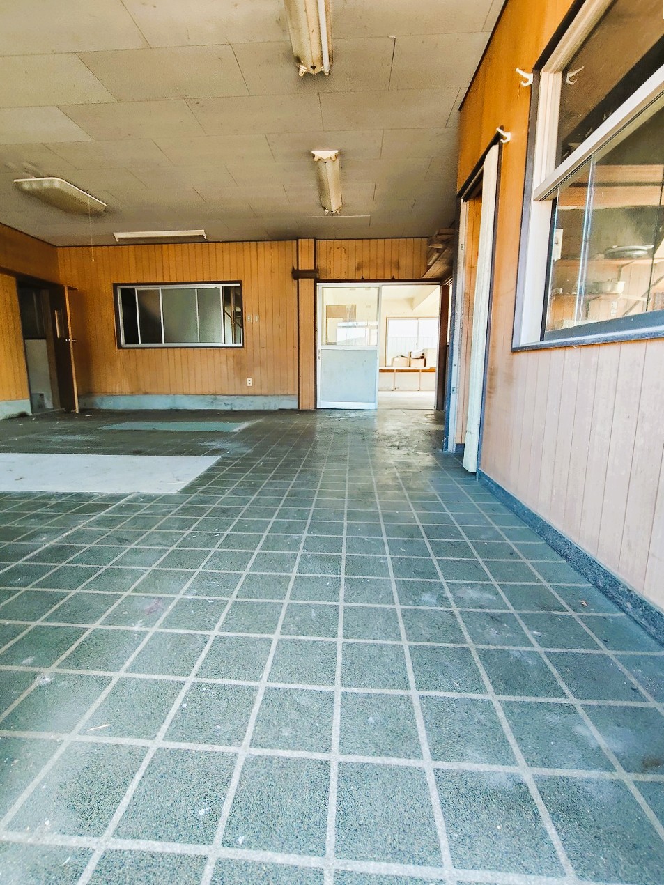 1970s steel-frame house in Ehime
