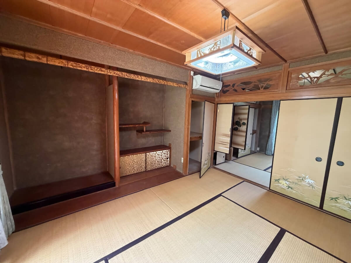 1960s concrete house, 17-min walk to station, Hiroshima
