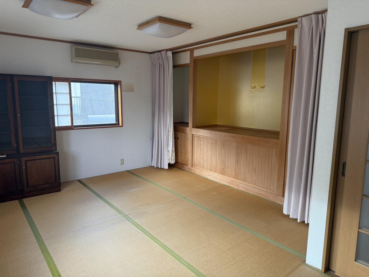 1980s wood house near the coast in Miyazu, Kyoto