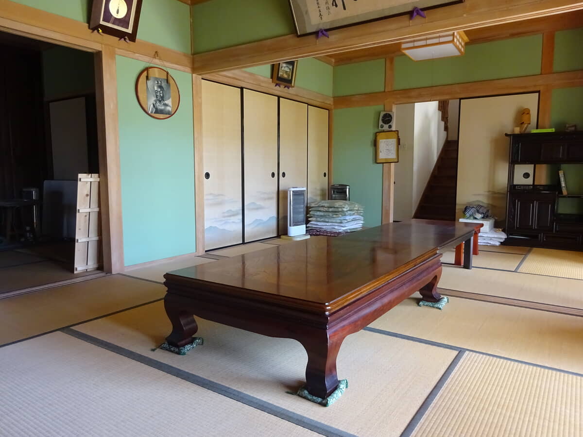 1990s wood house on a large plot in Hiroshima