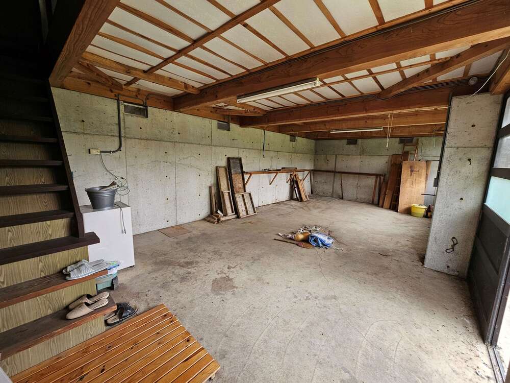 2000s wood house in Toyama