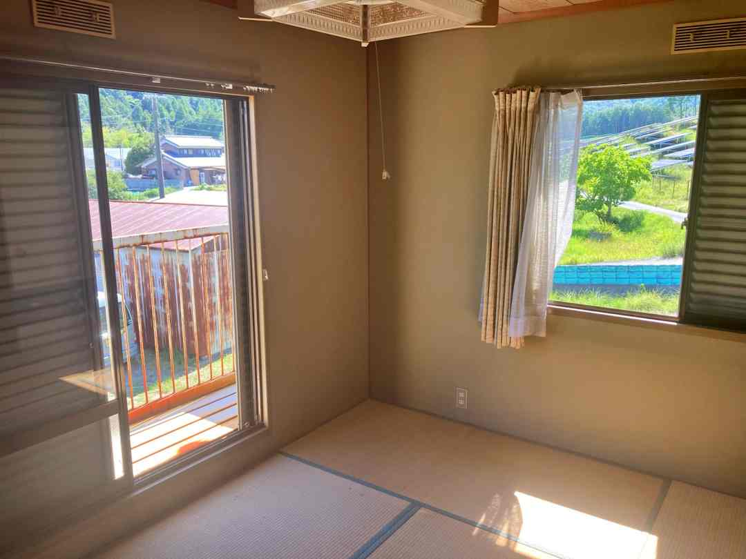 1980s steel-frame house on a large plot in Hyogo