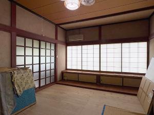 1980s wood house on a large plot in Fukui