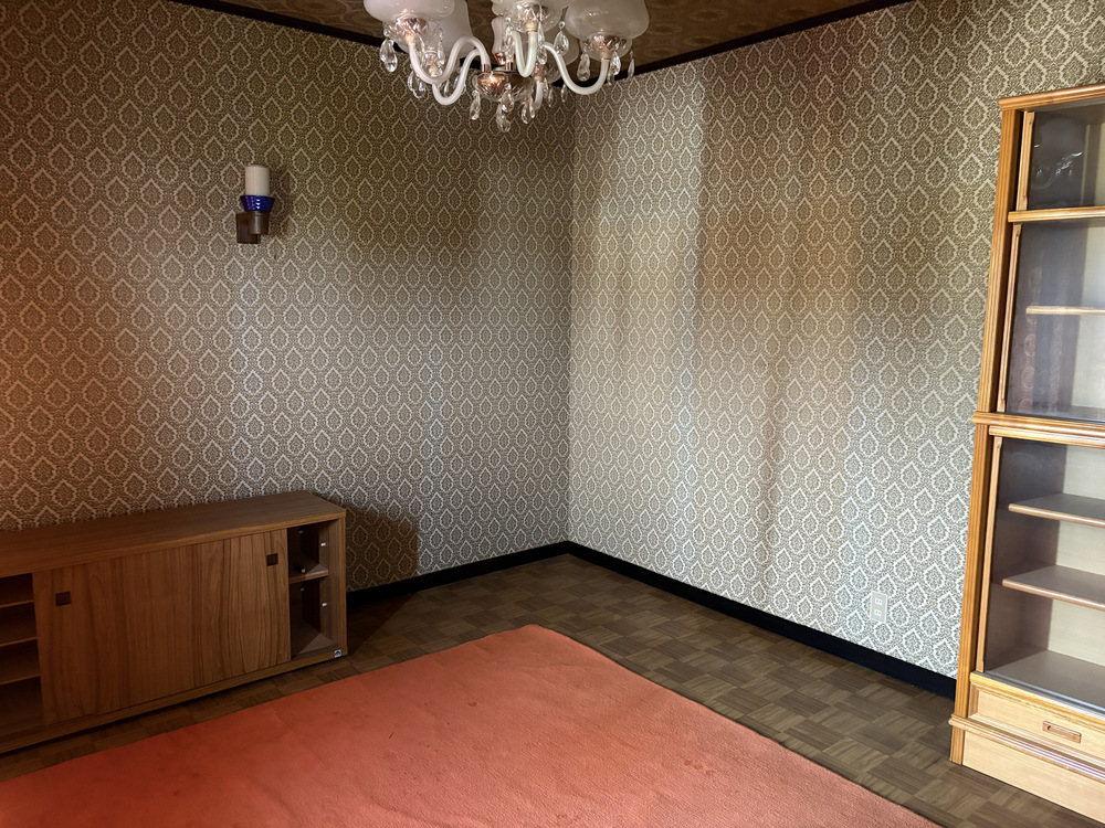 1970s wood house on a large plot in Toyama