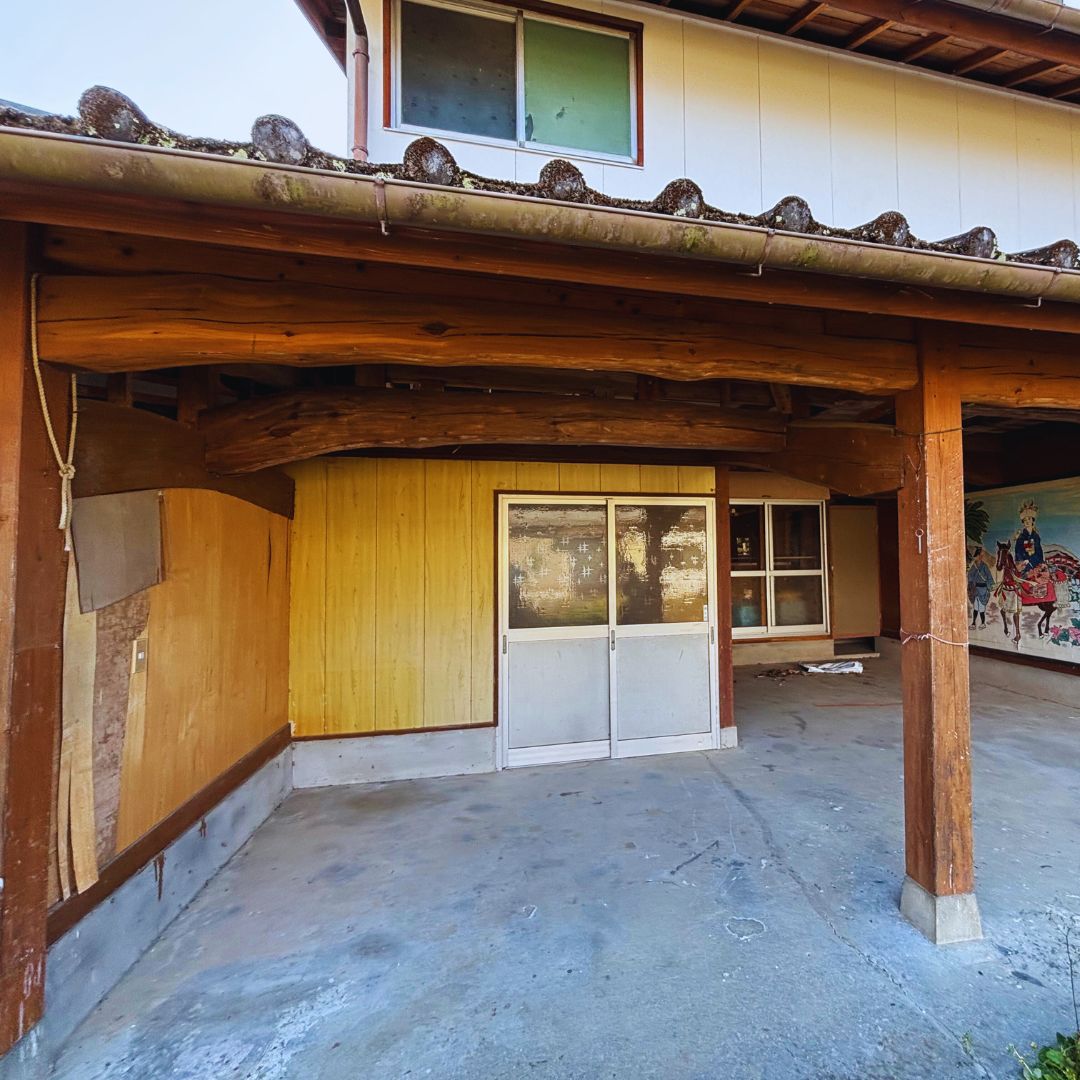 1970s wood house with outbuildings in Miyazaki