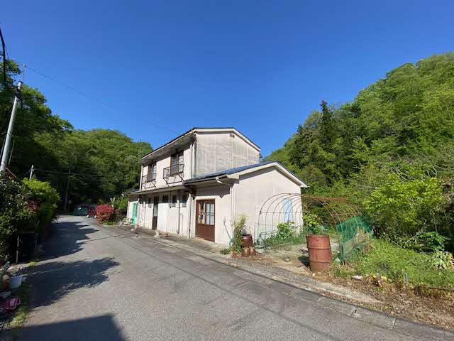 1970s concrete house in Shimane