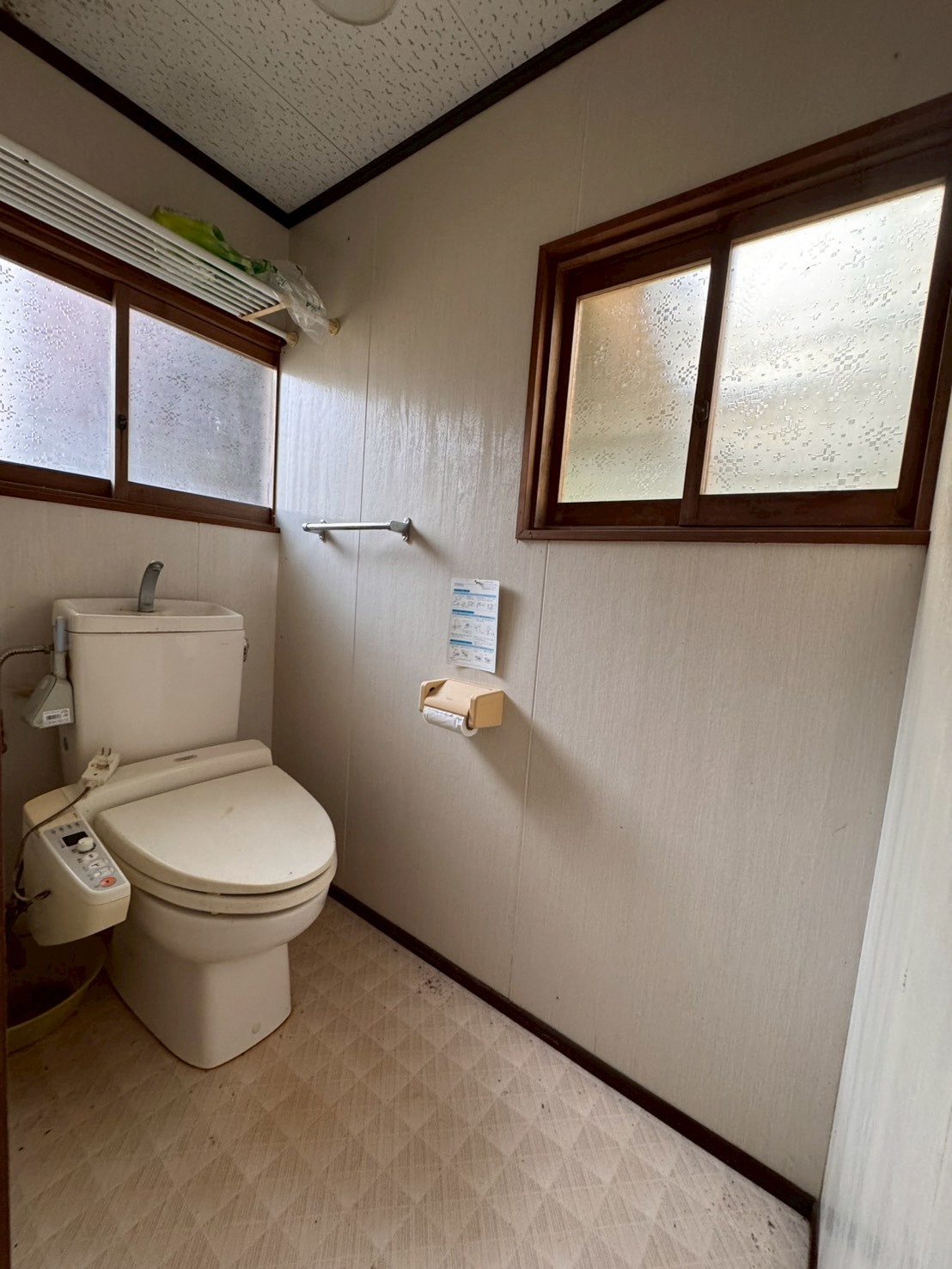 1970s wood house in Oe, Fukuchiyama, farmland, approval needed