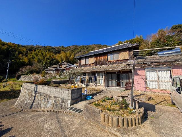 1950s wood house with storehouses in Yamaguchi