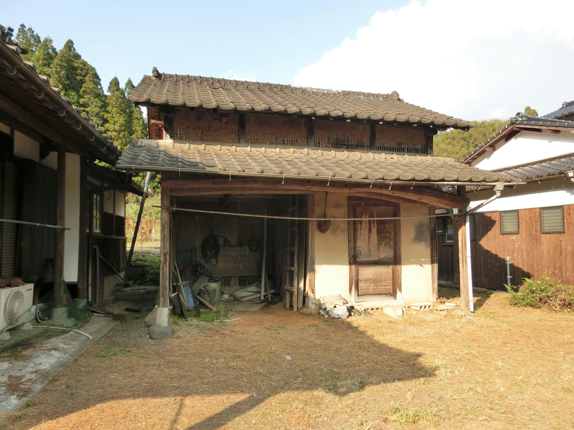 Wood house with outbuildings in Fukuoka