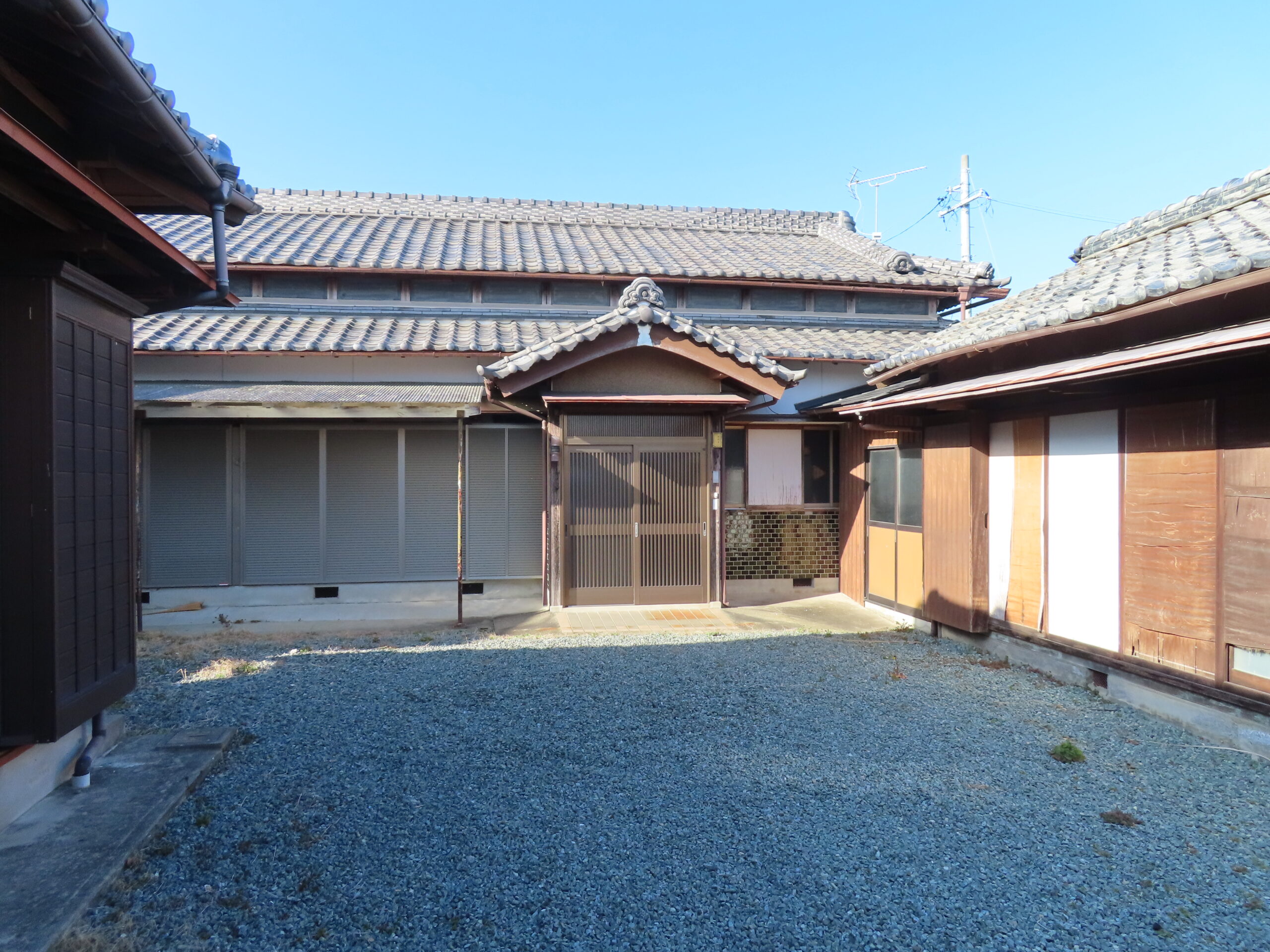 1970s house with outbuildings in Mie