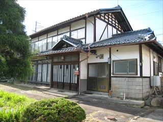 1960s wood house on a large plot in Nagano