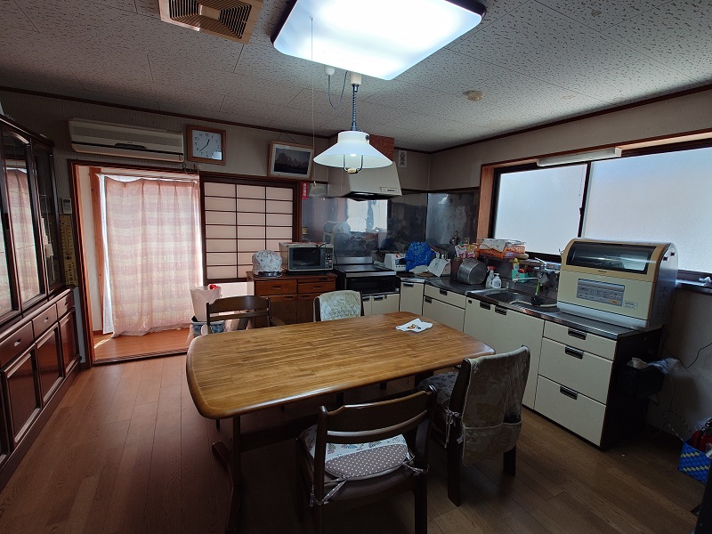 1950s wood house, 7-min walk to station, Tottori