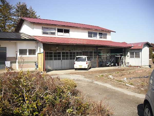 1980s wood house on a large plot in Iwate