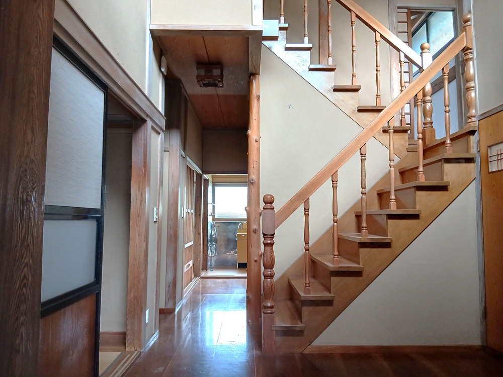 1980s wood house, 5-min walk to station, Iwate