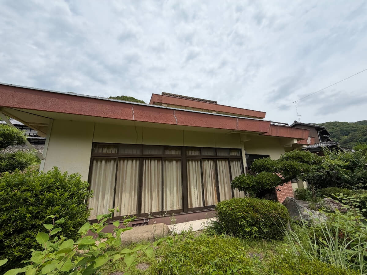 1960s concrete house, 17-min walk to station, Hiroshima
