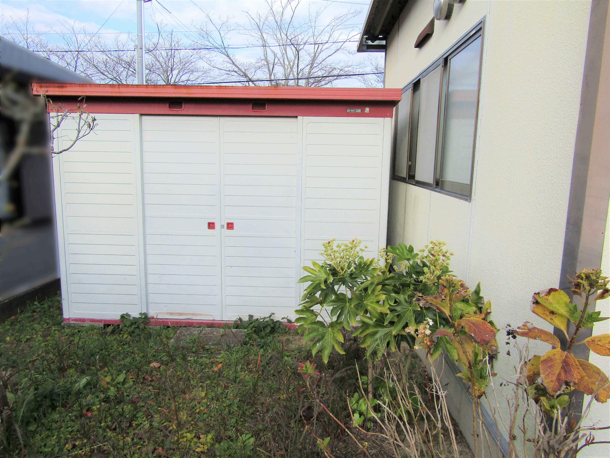 A property on an attractive elevated area where home gardening is possible