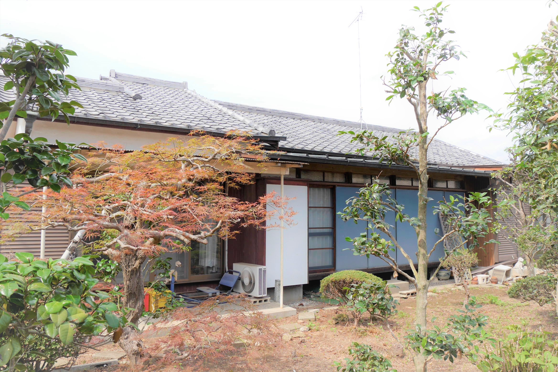 1960s wood house on a large plot in Tochigi