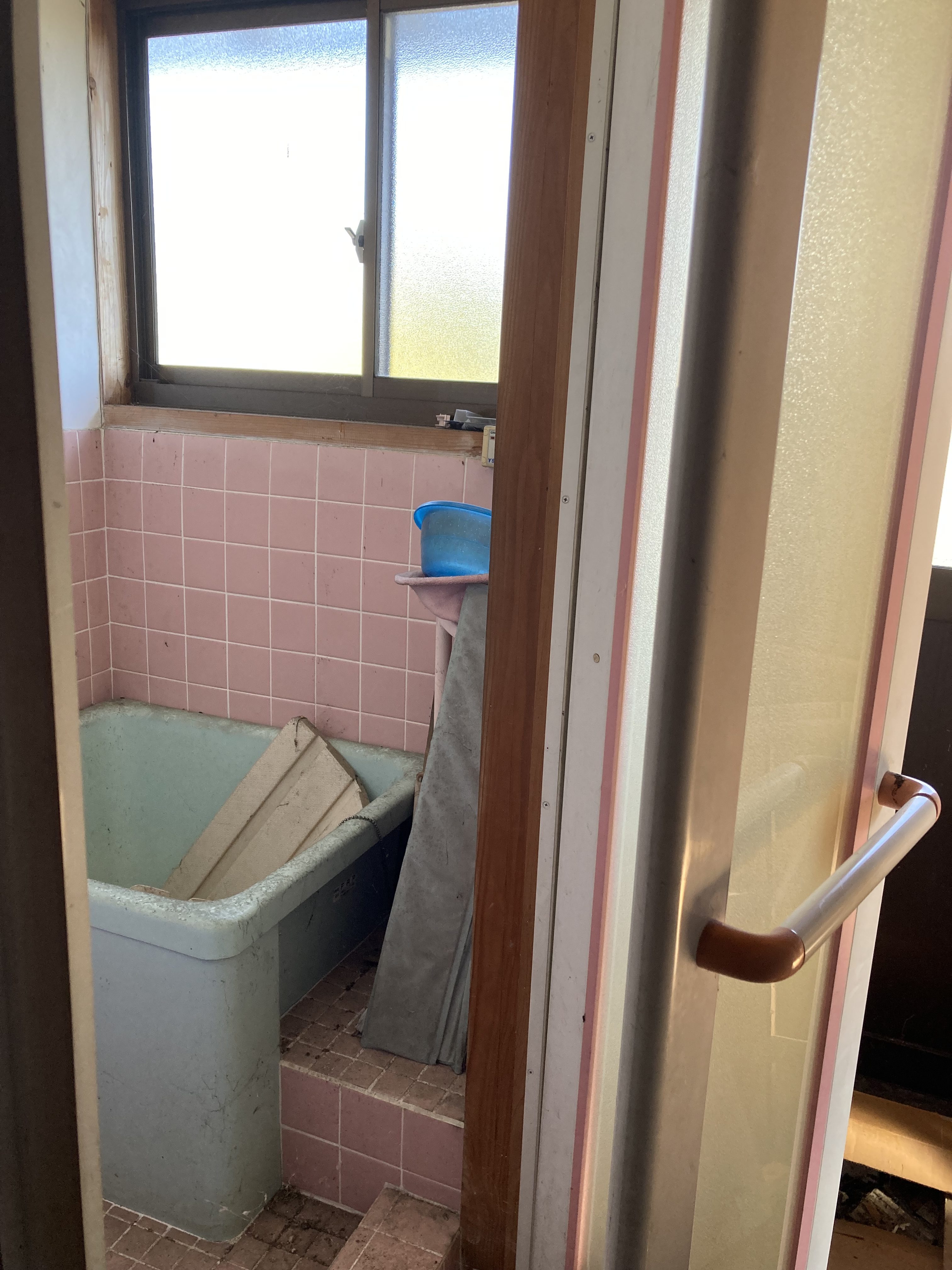 1960s concrete house, 18-min walk to station, Fukui