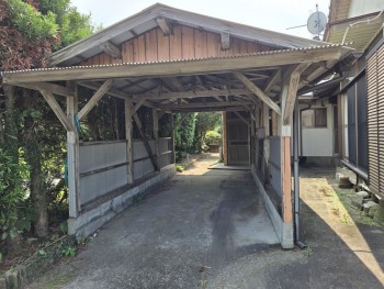 1970s wood house in Kaseda, Minamisatsuma, farmland, approval needed