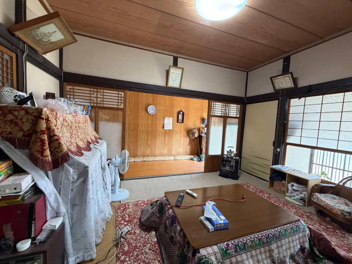 1950s wood house on a large plot in Hiroshima