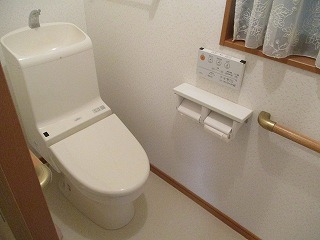 Main house 1st floor renovated! Well-maintained and very clean property