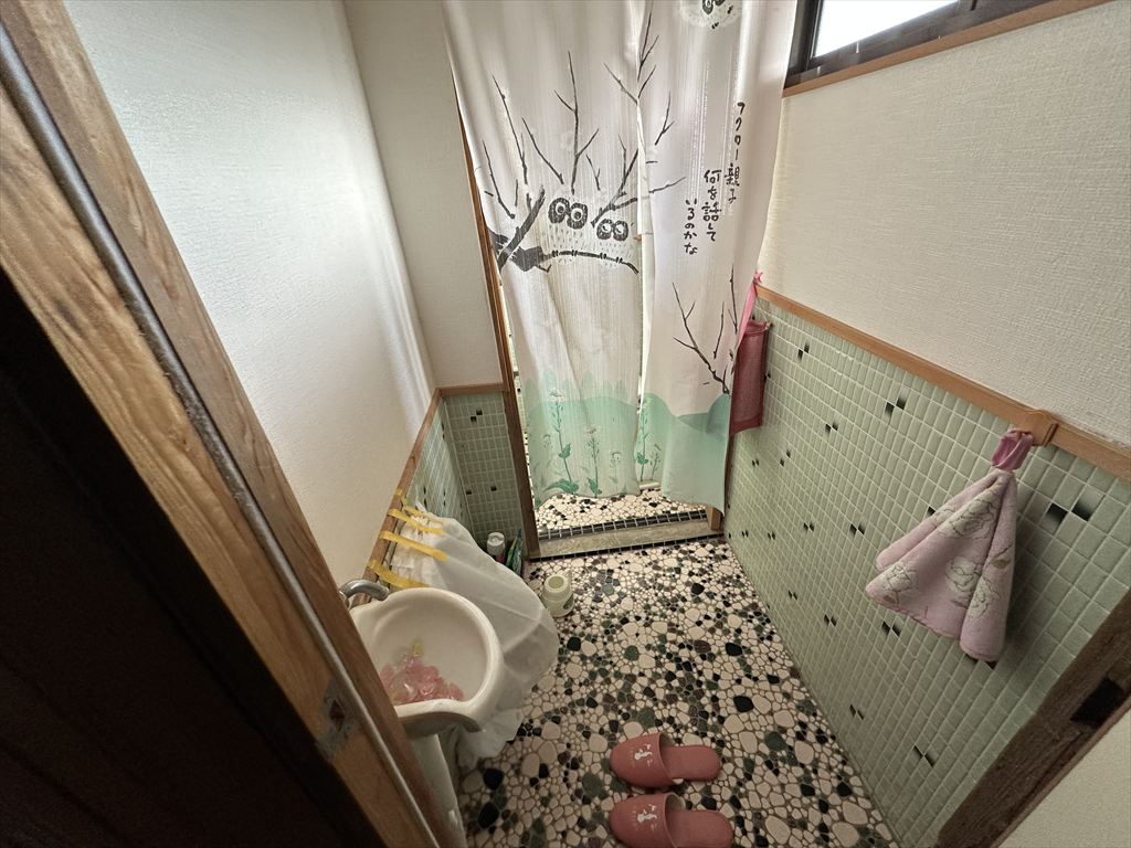 1970s wood house, 10-min walk to station, Gifu