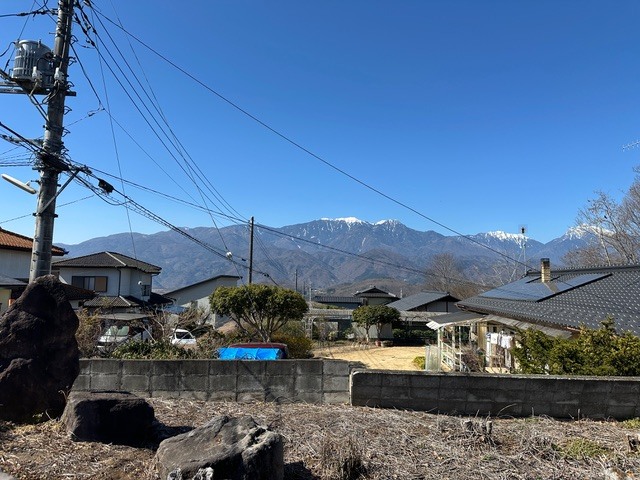1980s wood house on a large plot in Yamanashi