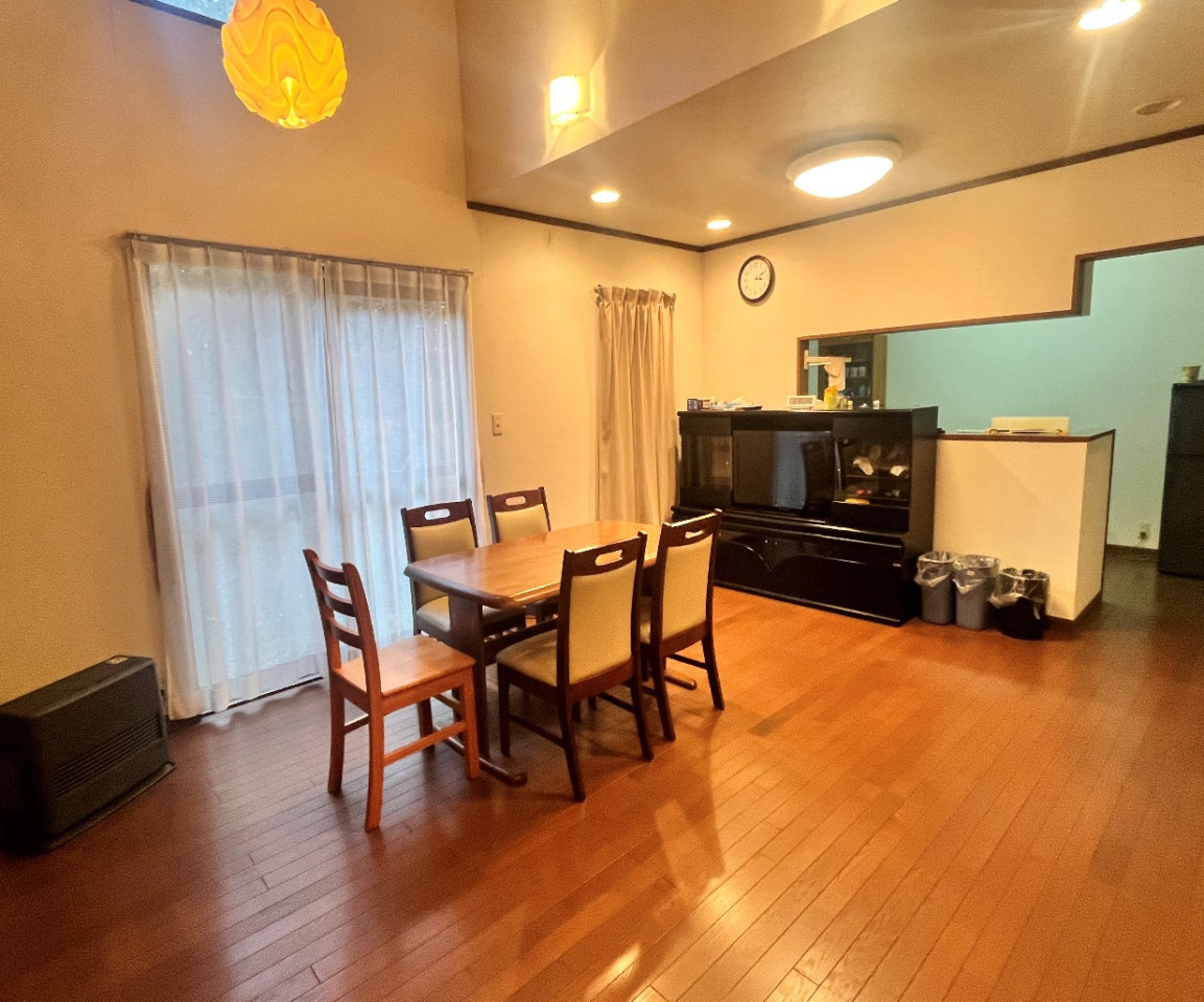 1990s wood house on a large plot in Tochigi