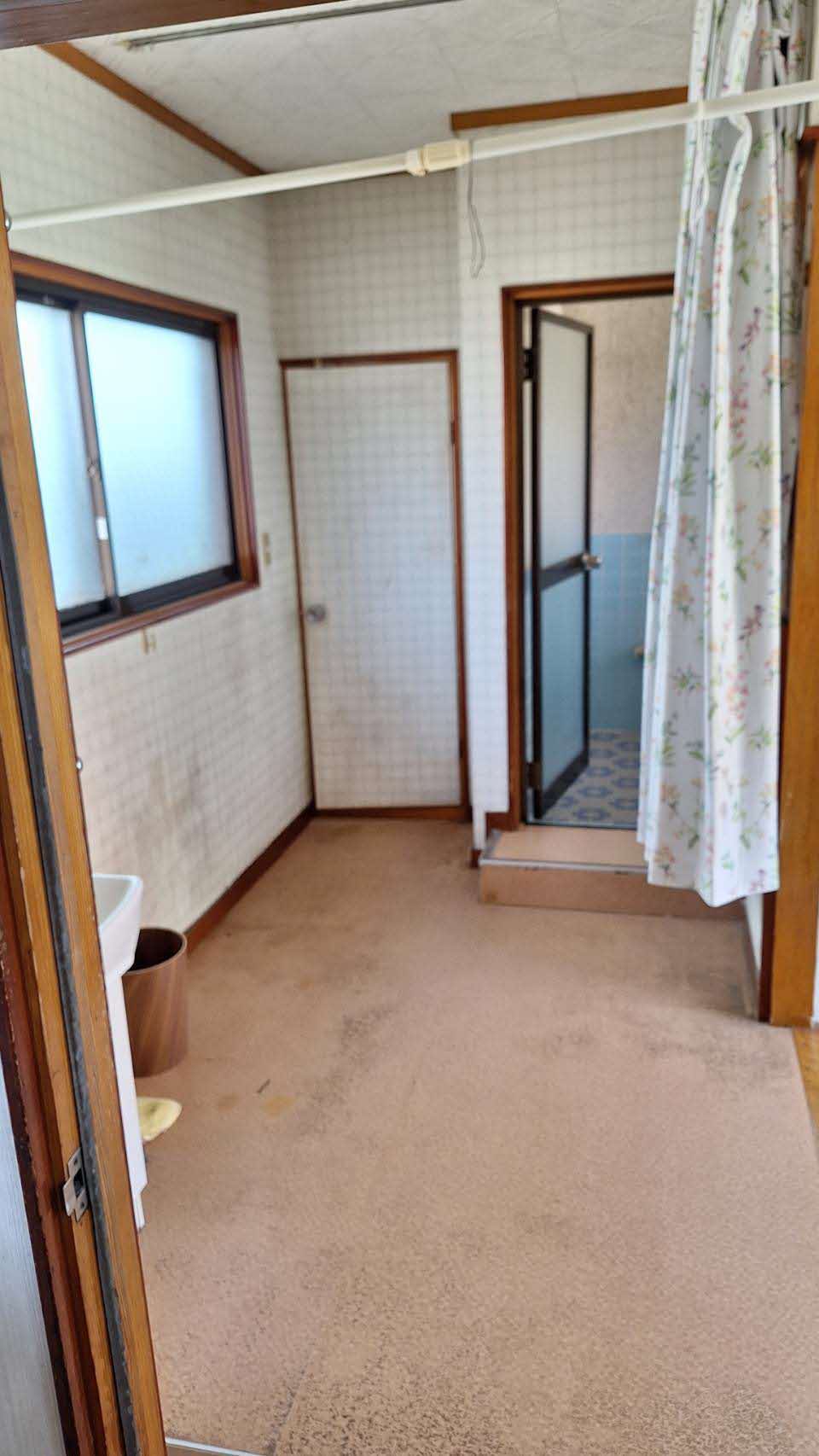 1960s wood house on a large plot in Iwate