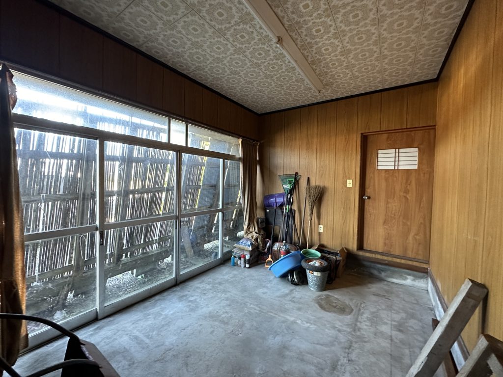 1970s wood house, 13-min walk to station, Fukui