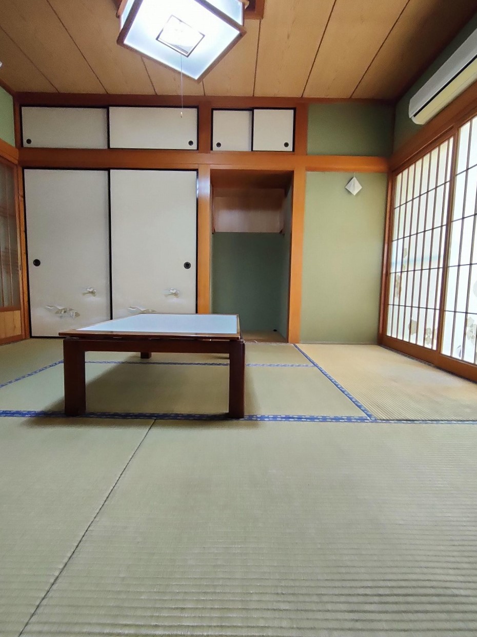 [Price Reduction] Ainan Town Nakanoura, House for Sale, 5DK, 4.8M yen, Spacious, well-maintained Japanese house with multiple rooms 6+ tatami; IH system kitchen; registered in municipal Akiya Bank
