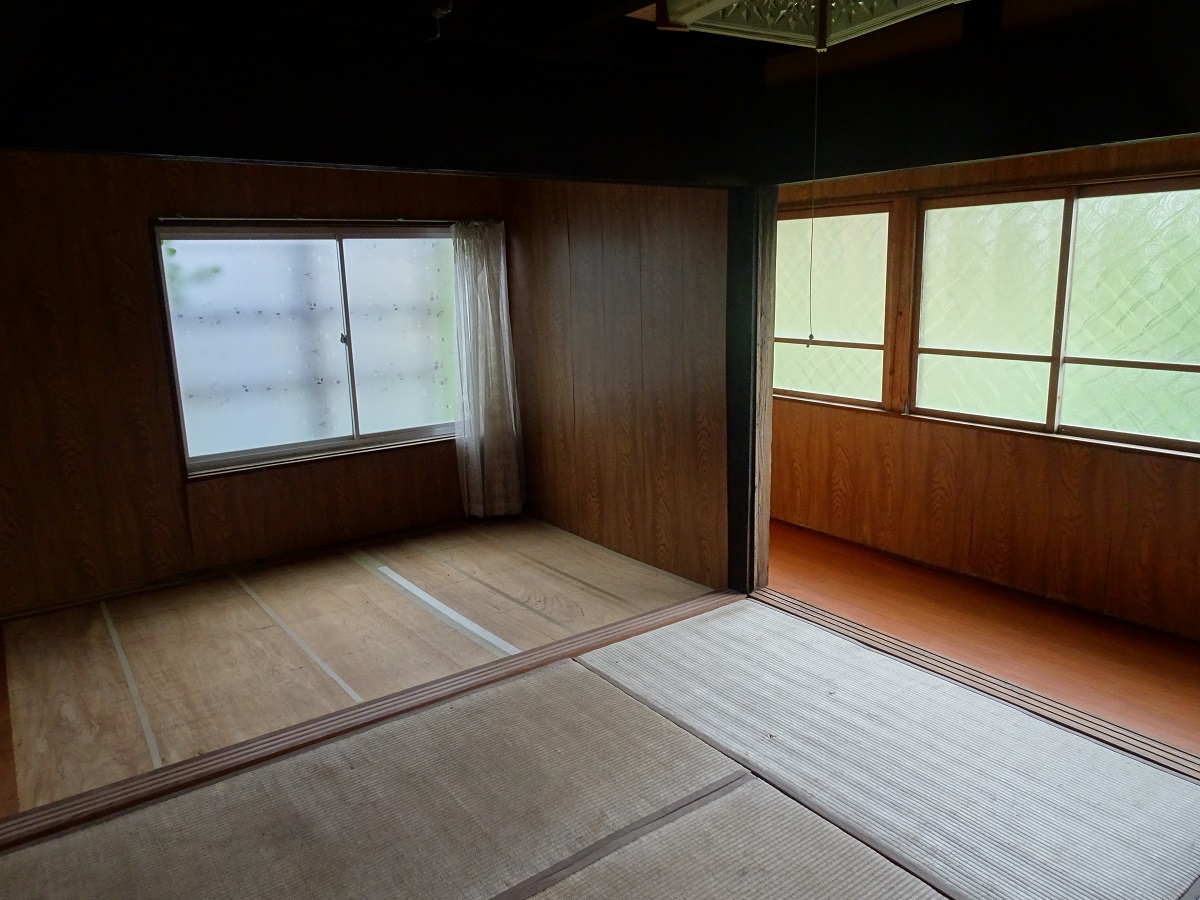1910s wood house on a large plot in Hyogo