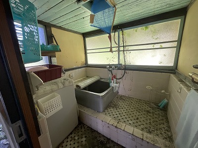 1950s wood house with storehouses in Kitahiroshima