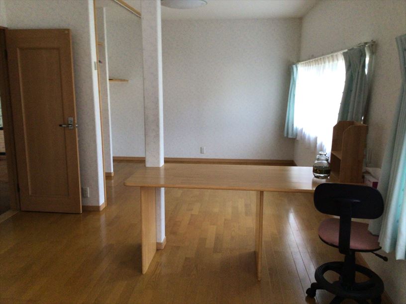 1970s wood house on a large plot in Akita