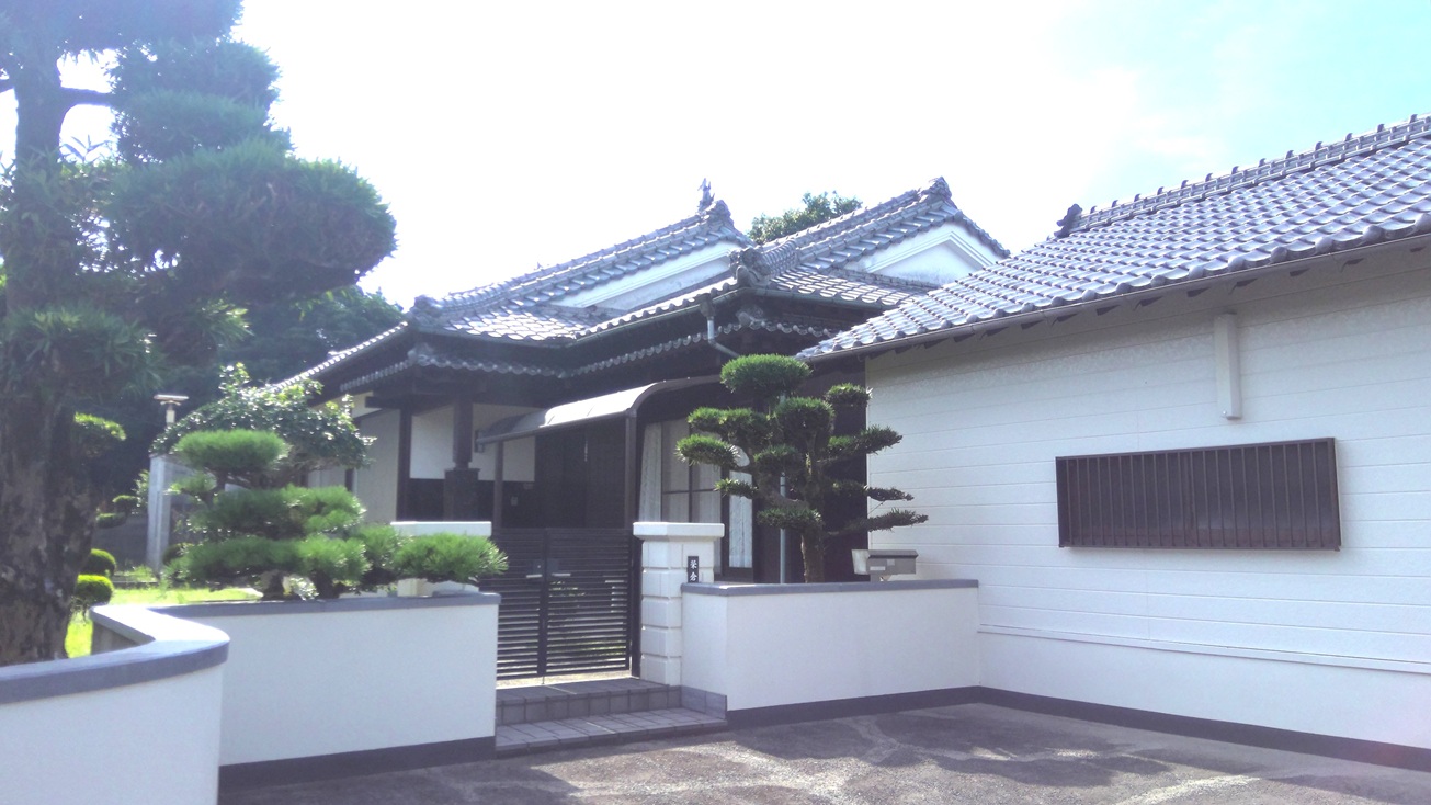 1990s wood house near the coast in Uchinoura, Kimotsuki