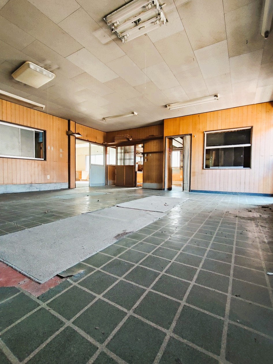 1970s steel-frame house in Ehime