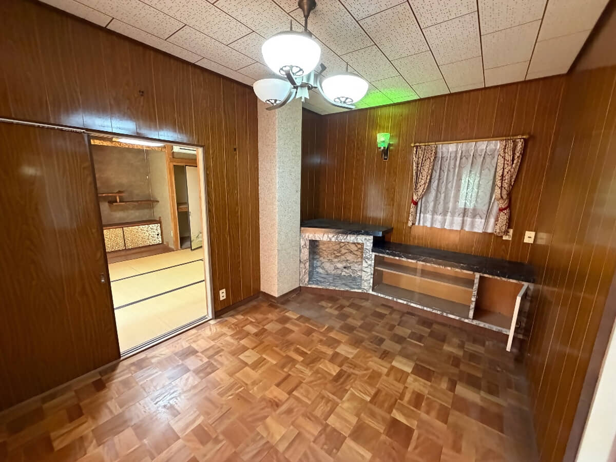 1960s concrete house, 17-min walk to station, Hiroshima