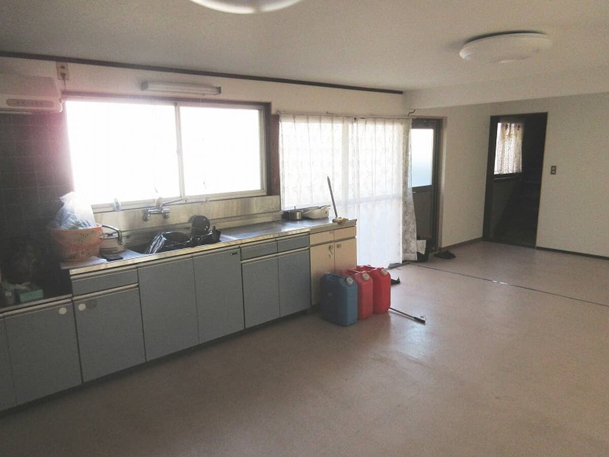 1970s wood house on a large plot in Hiroshima
