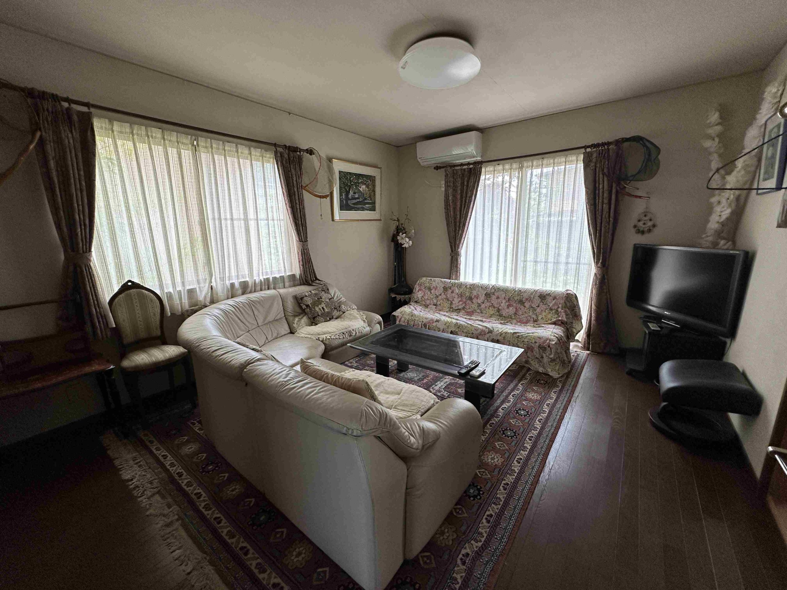 1990s wood house, 18-min walk to station, Gifu
