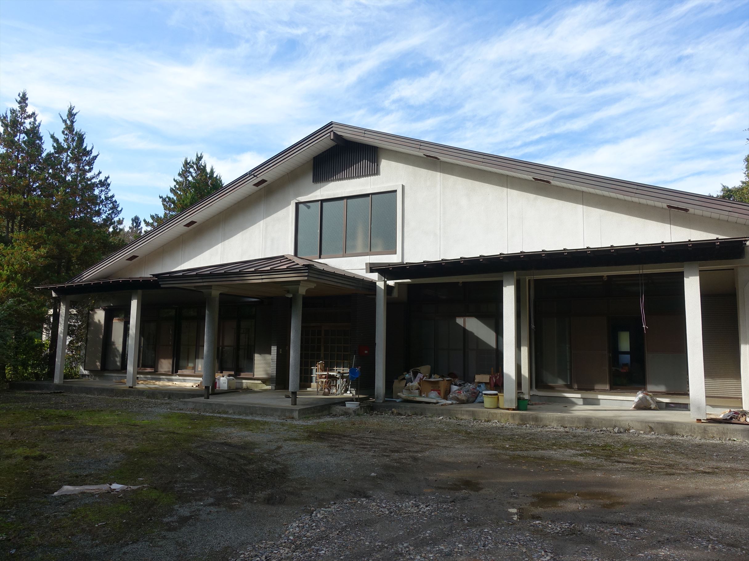 1980s wood house on a large plot in Akita